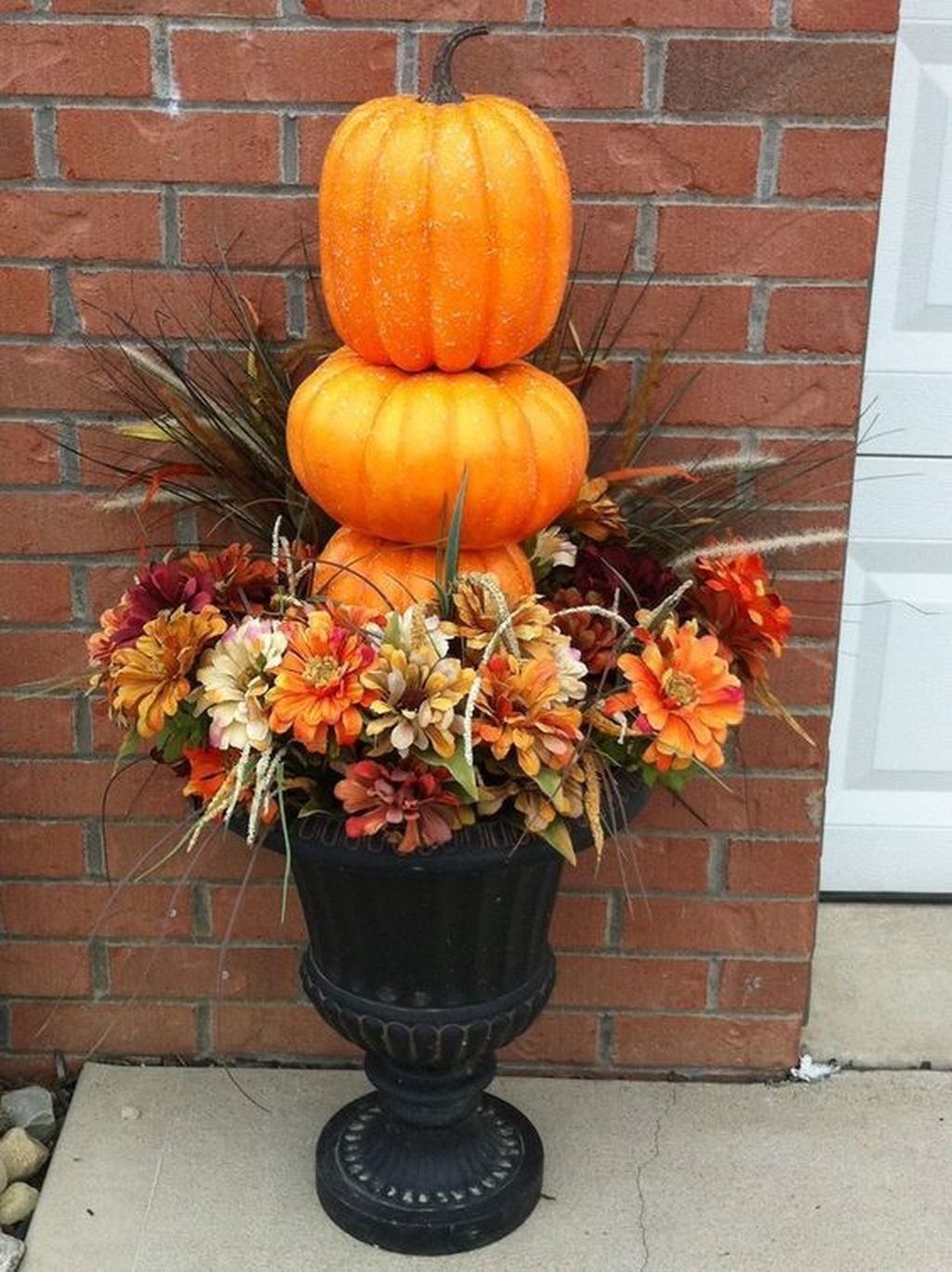 10 Cheap Outdoor Fall Decor