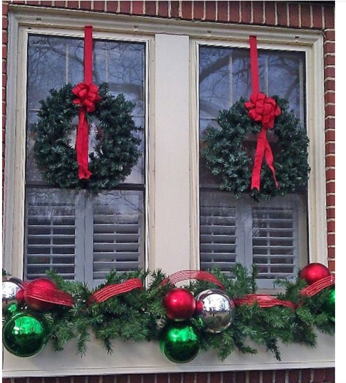 10 Christmas Decor For Outside Windows