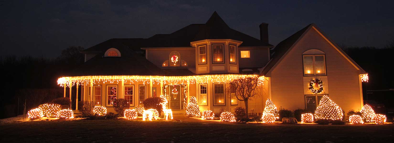 10 Christmas Light Safety Tips For Hanging Lights On Your Roof Ecowatch