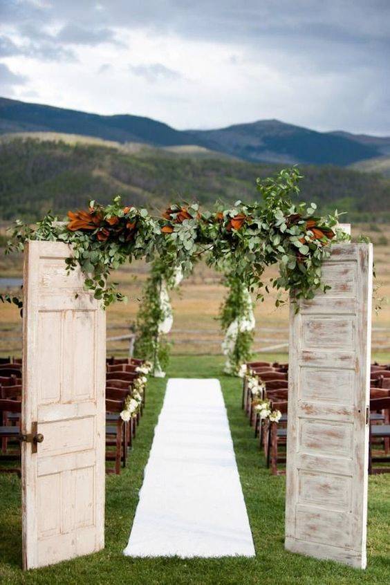 10 Rustic Old Door Wedding Decor Ideas If You Love Outdoor Country