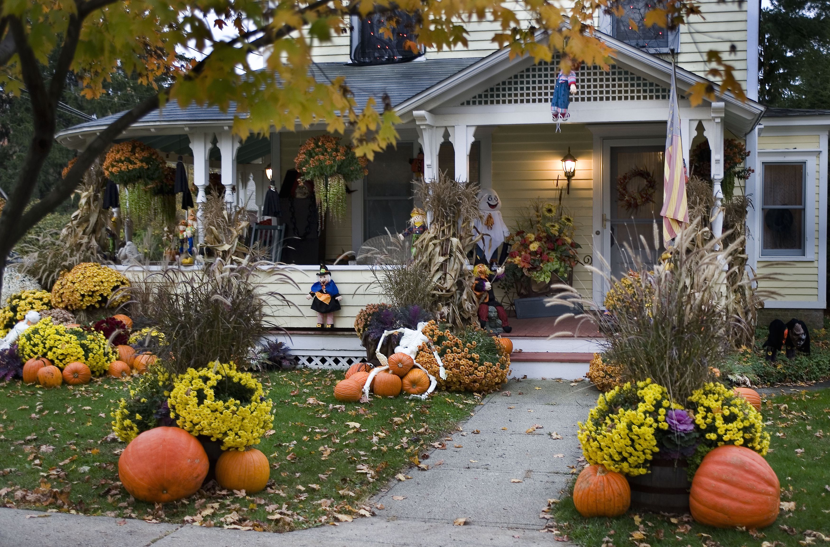 16 Outdoor Halloween Decoration Ideas