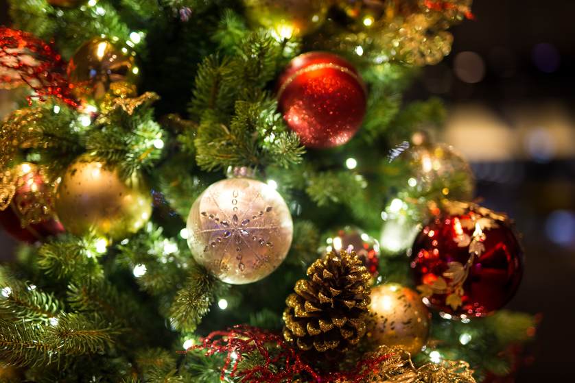 20 Tips To Decorate A Perfect Christmas Tree Everytime