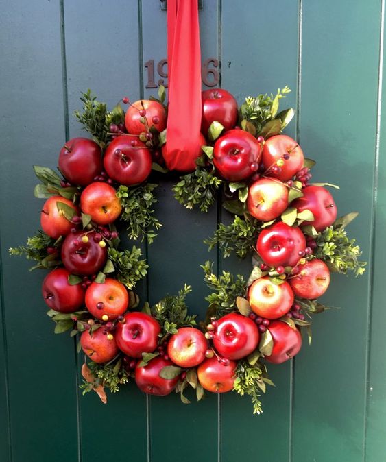 23 Cute And Yummy Apple Wreaths For Fall Home D Cor Digsdigs