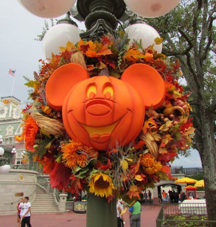 25 Stunning Disney Halloween Decorations Ideas Magment Disney