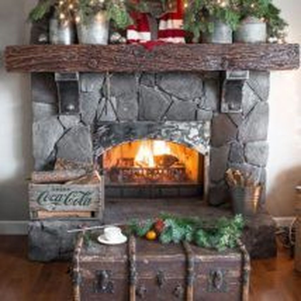 33 Popular Christmas Fireplace Mantel Decorations That You Like Magzhouse