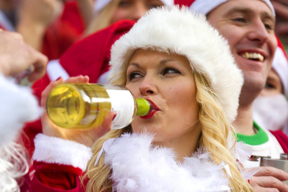 34 Disturbing Photos From Santacon That Will Ruin Your Christmas Santacon Disturbing Ruins