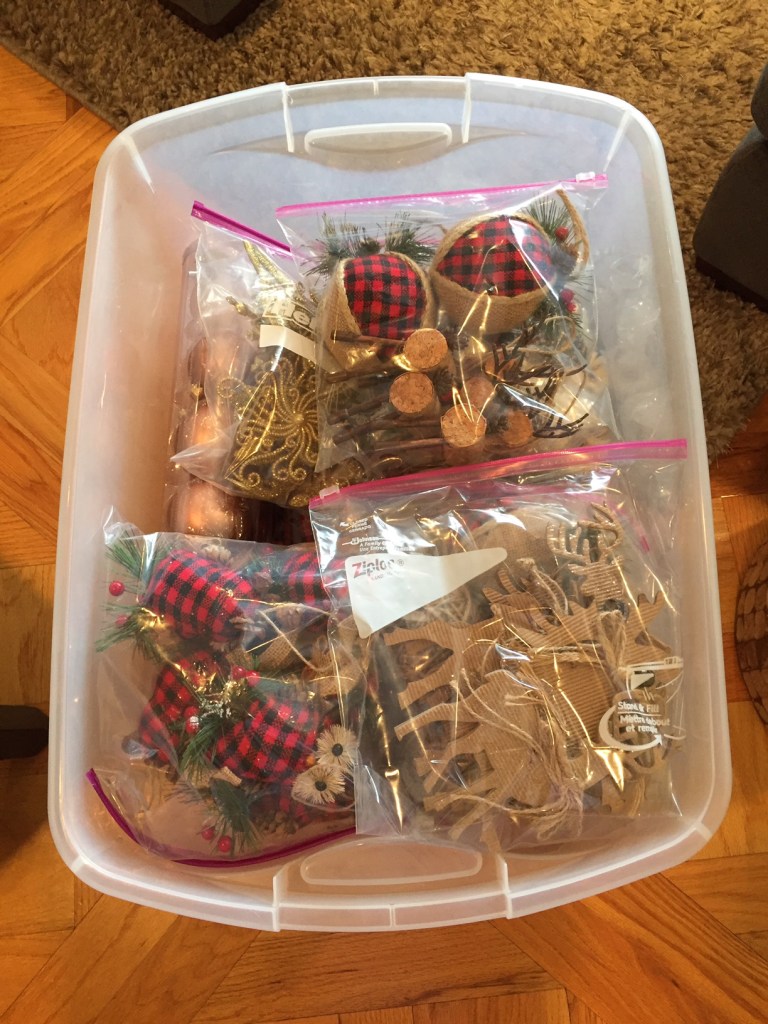 5 Quick And Easy Tips For Packing Christmas Decorations Keryb Com