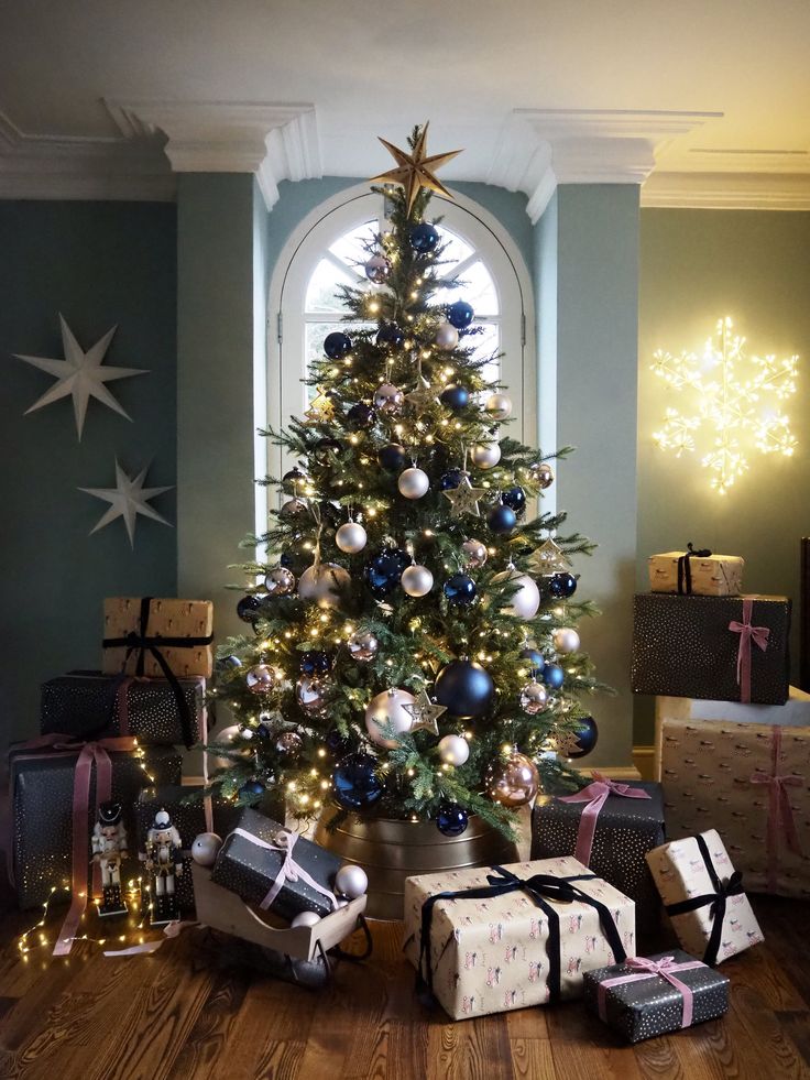 5 Tips On How To Decorate A Christmas Tree Like A Pro Melanie Lissack Interiors