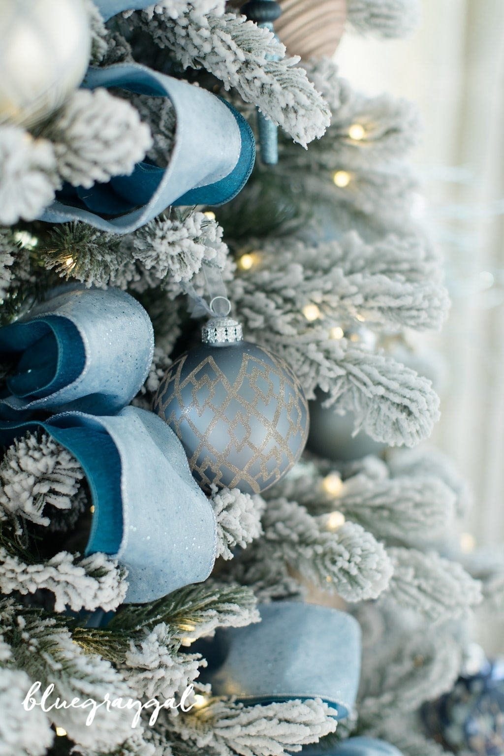 6 Ribbon Hanging Tips For Christmas Trees Bluegraygal