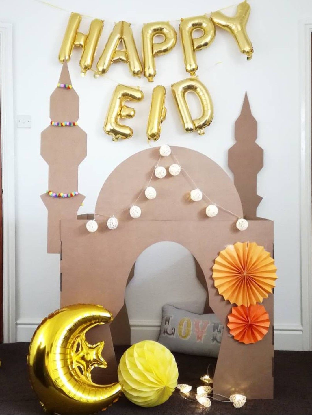 A Fancy Eid Tablescape Living Halal In 2020 How To Make Decorations Eid Eid Decoration