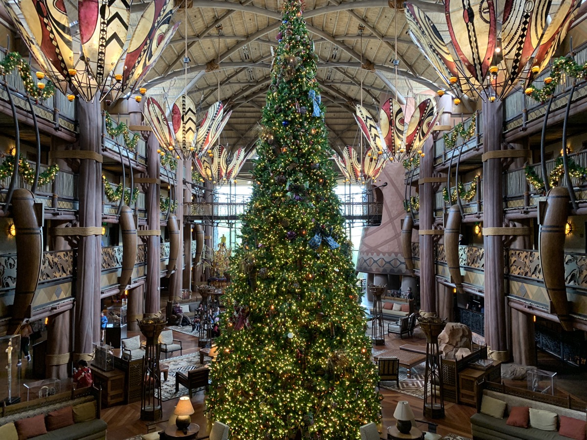 Christmas Decorations At Walt Disney World Hotels 2018 Mouse Hacking