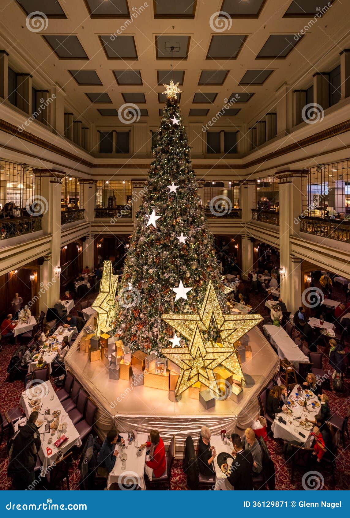 Christmas In The Walnut Room At Macy S On State Street Chicago Has