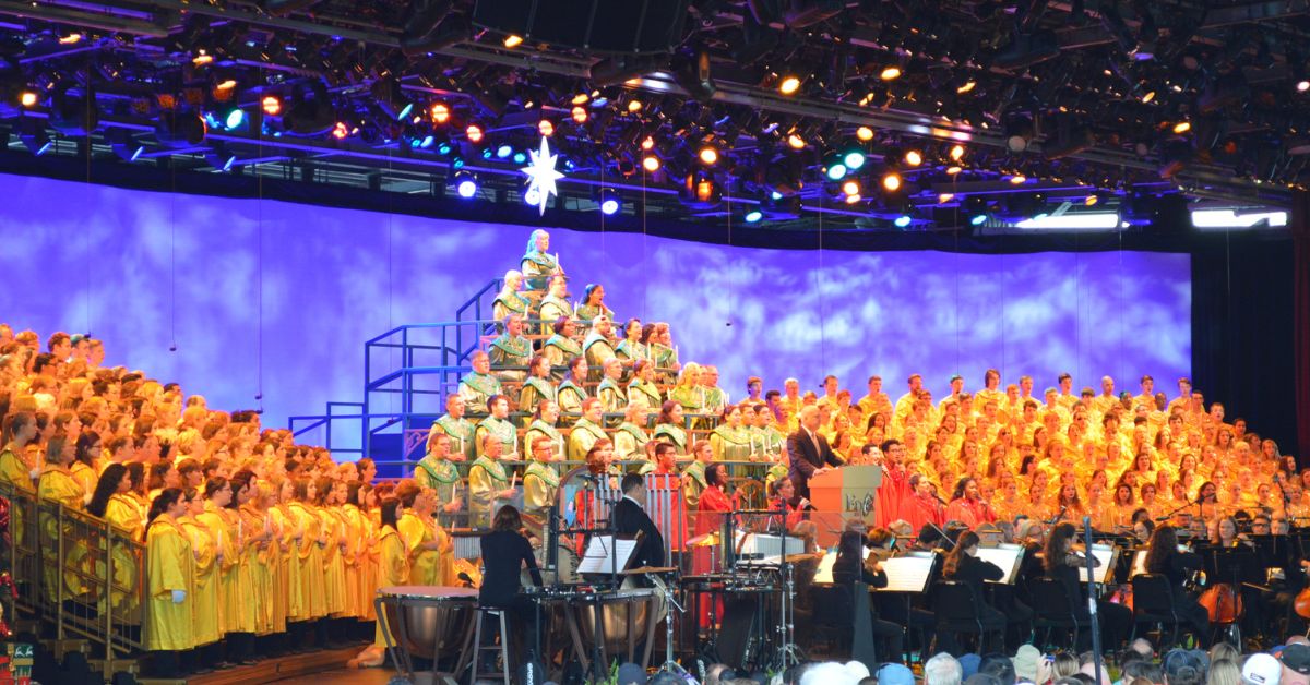 Christmas Magic At Disney S Epcot Amp Candlelight Processional With Olaf Christmas Fun Disney