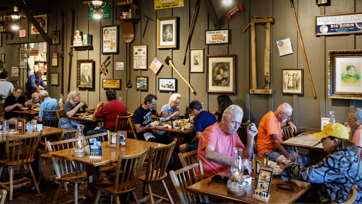 Cracker Barrel Customers Add Photo Of Themselves To Wall Decor