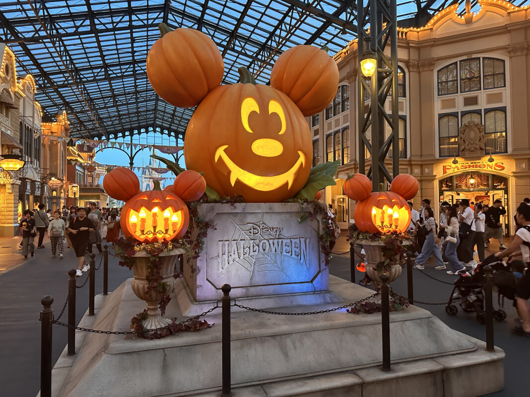 Disney Halloween Decorations Archives Wdw News Today