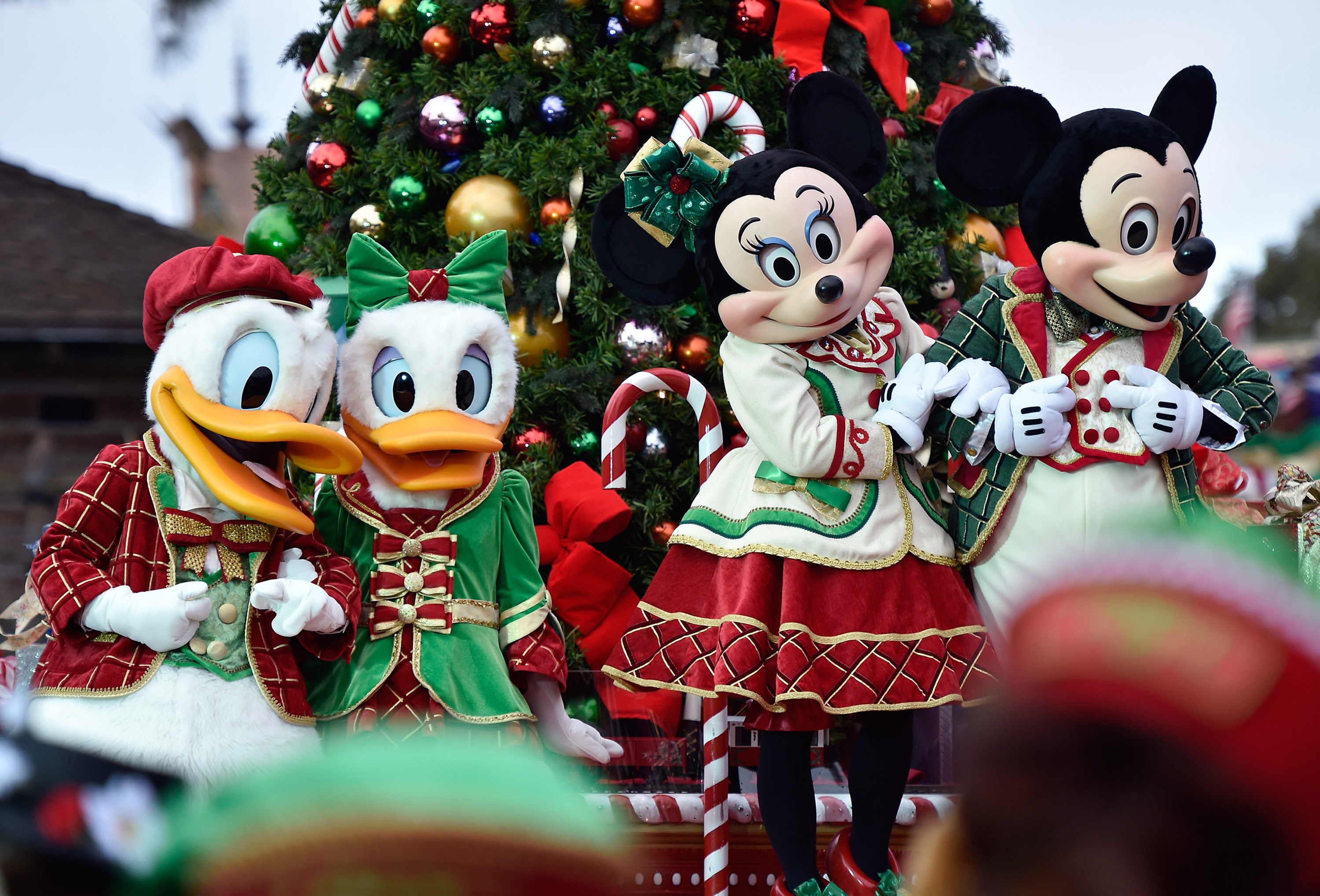 Disney Parks Magical Christmas Day Parade Route Time How To Watch