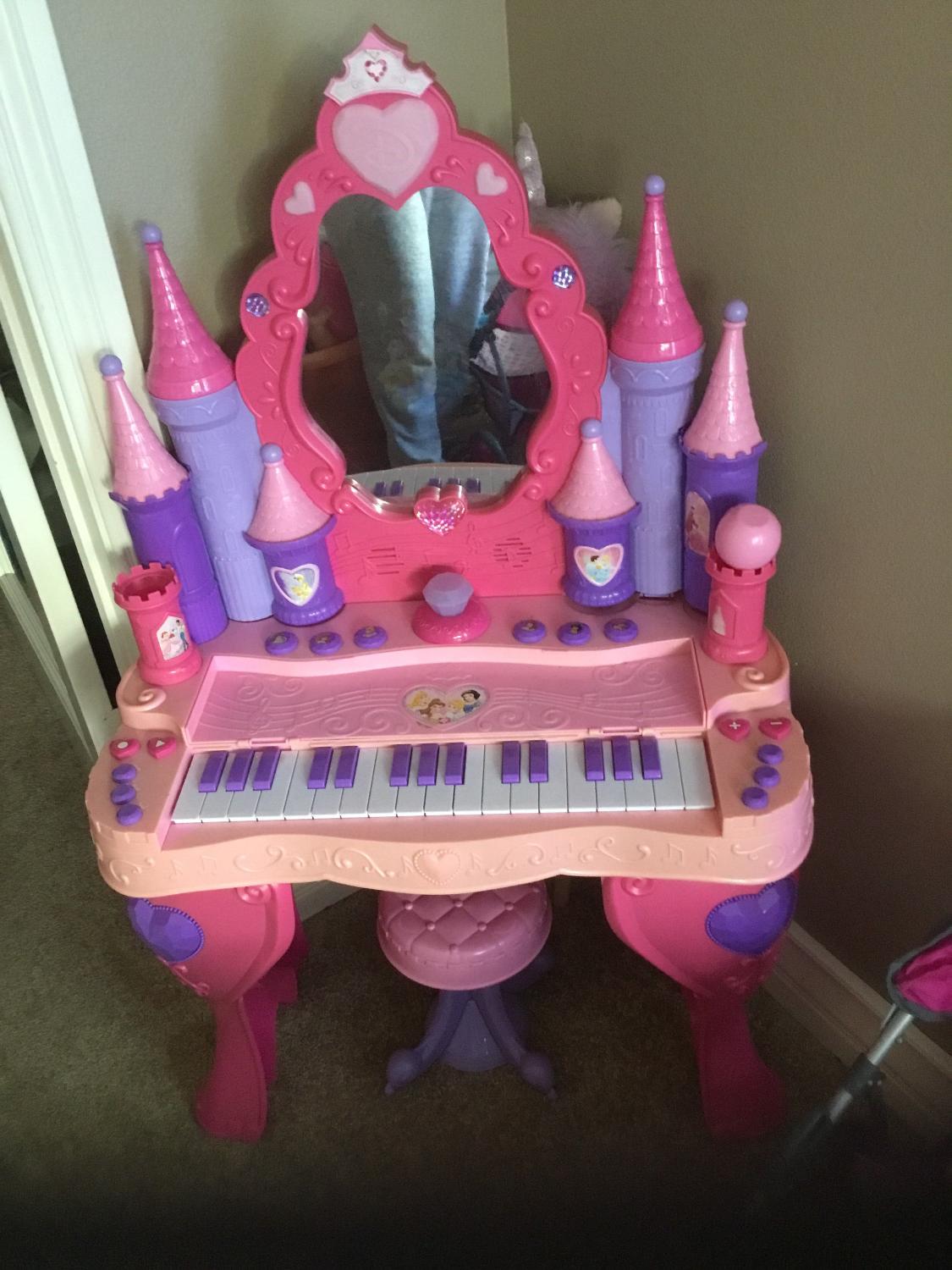 Disney Princess Enchanted Musical Piano Keyboard Magical Interactive Talking Vanity Toy Beauty