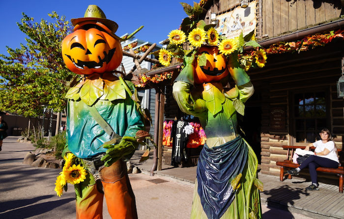 Disneyland Paris Halloween Decorations Arrive In Frontierland Photos