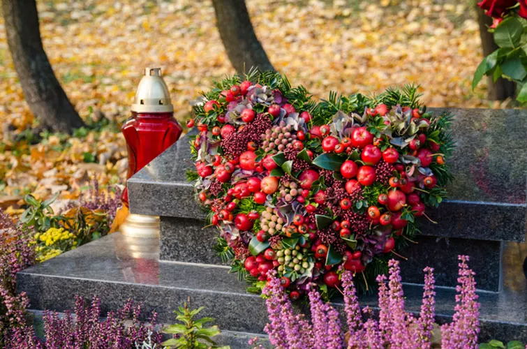 Diy Guide Tips For Decorating The Grave Of A Loved One