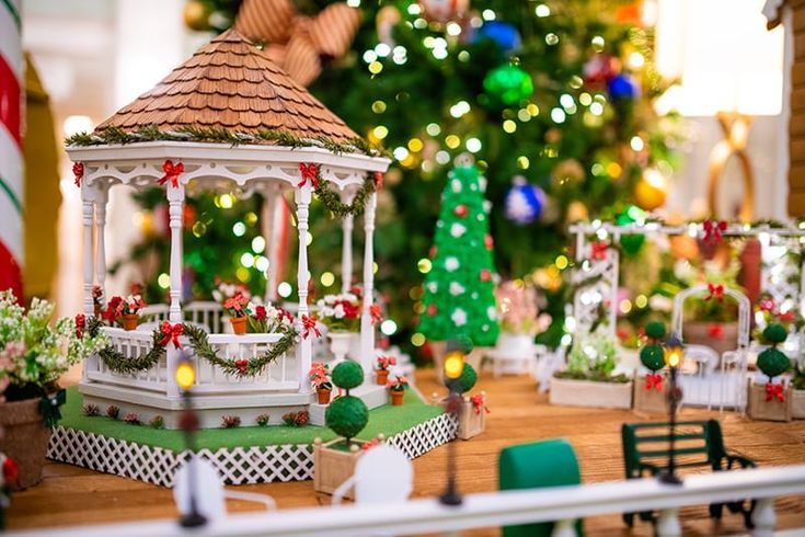 Free Disney World Resort Christmas Decorations Tour Disney Tourist Blog