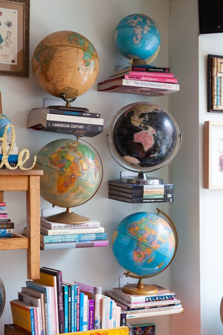 Globe Decor Ideas That Will Amaze The Passionate Travelers