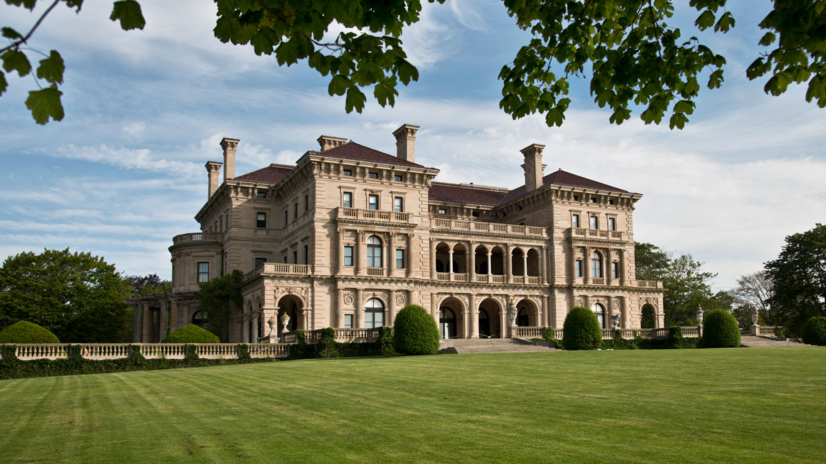 How Newport S Mansions Are Decorated For Christmas The Breakers