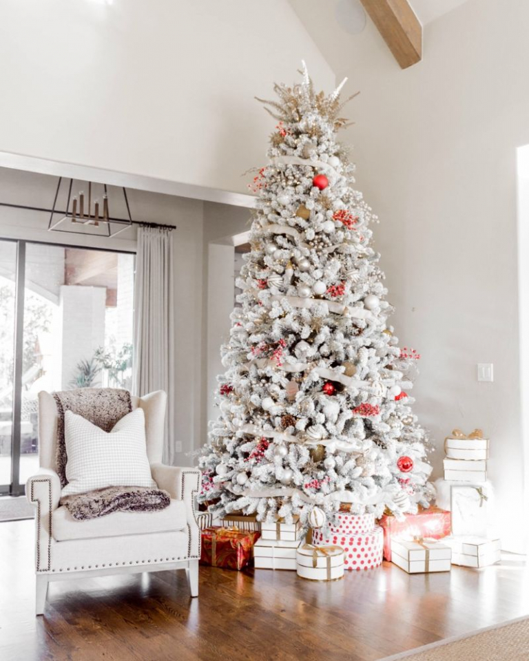 How To Decorate A Flocked Christmas Tree 5 Things You Need To Know Curls And Cashmere