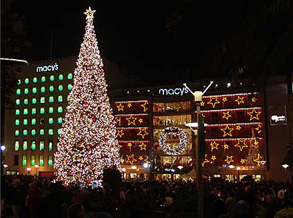 In Pics Light Decorations On Christmas Eve In South San Francisco 2