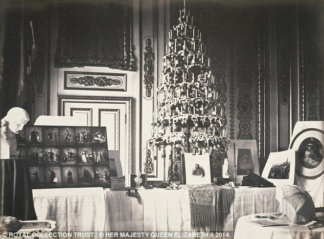 Inside The Royal Family S Very Traditional Christmas Christmas