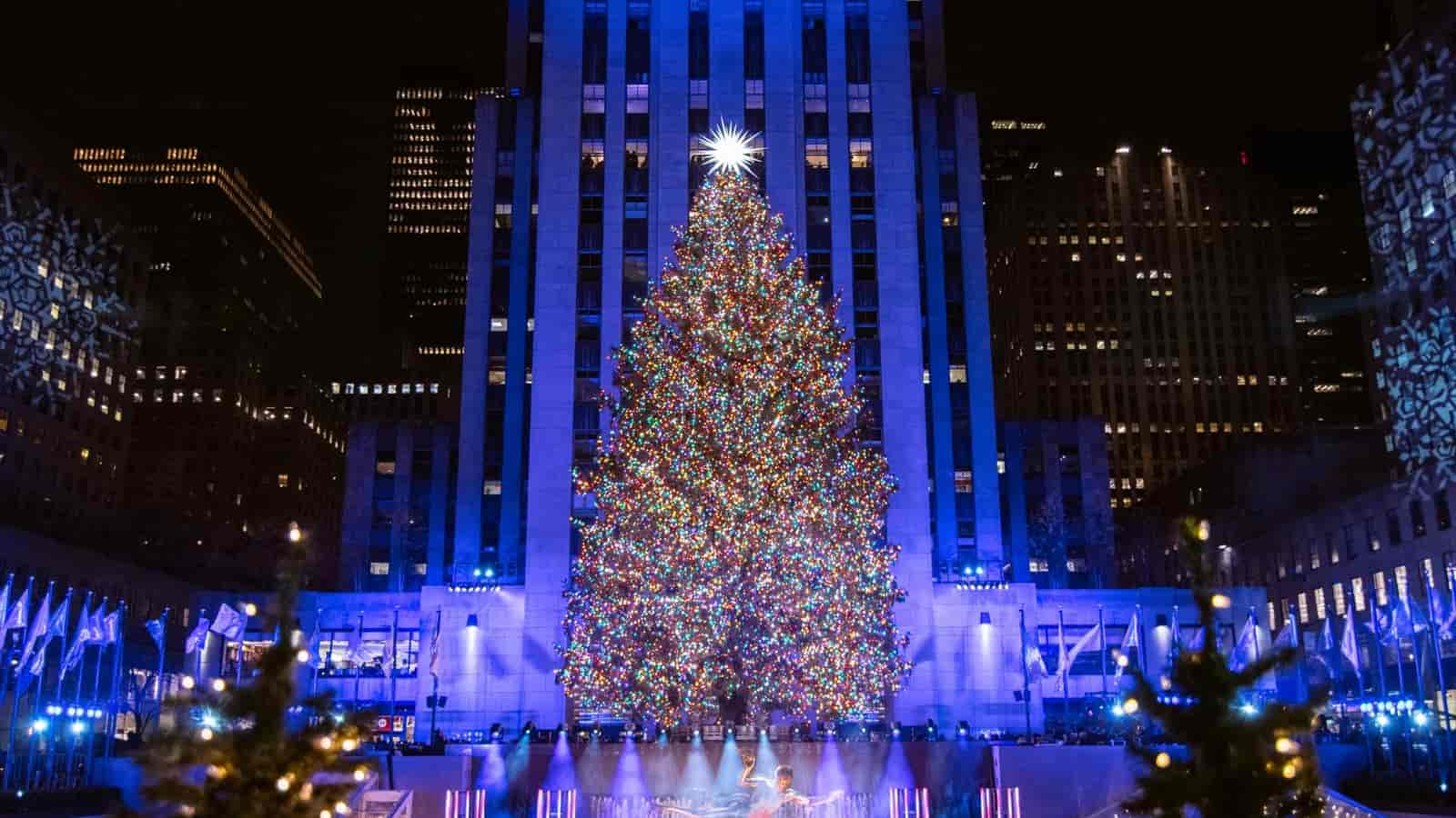 It S Lit The Rockefeller Center Christmas Tree In All Her Glory