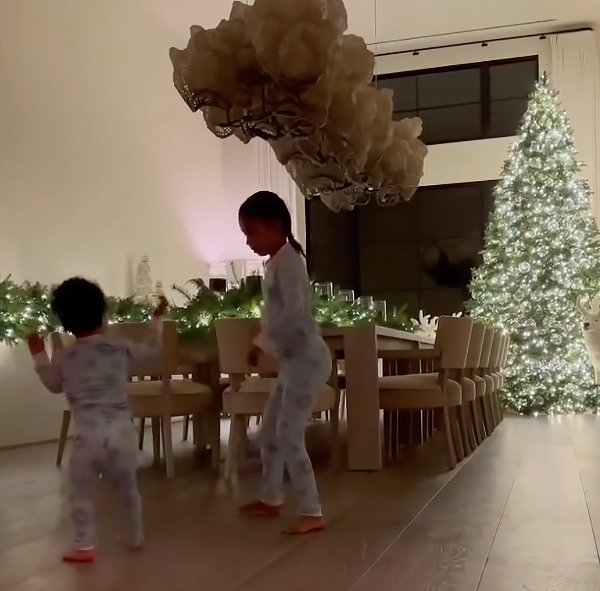 Khlo Kardashian Shows Off Stunning Christmas Decorations Inside 17M