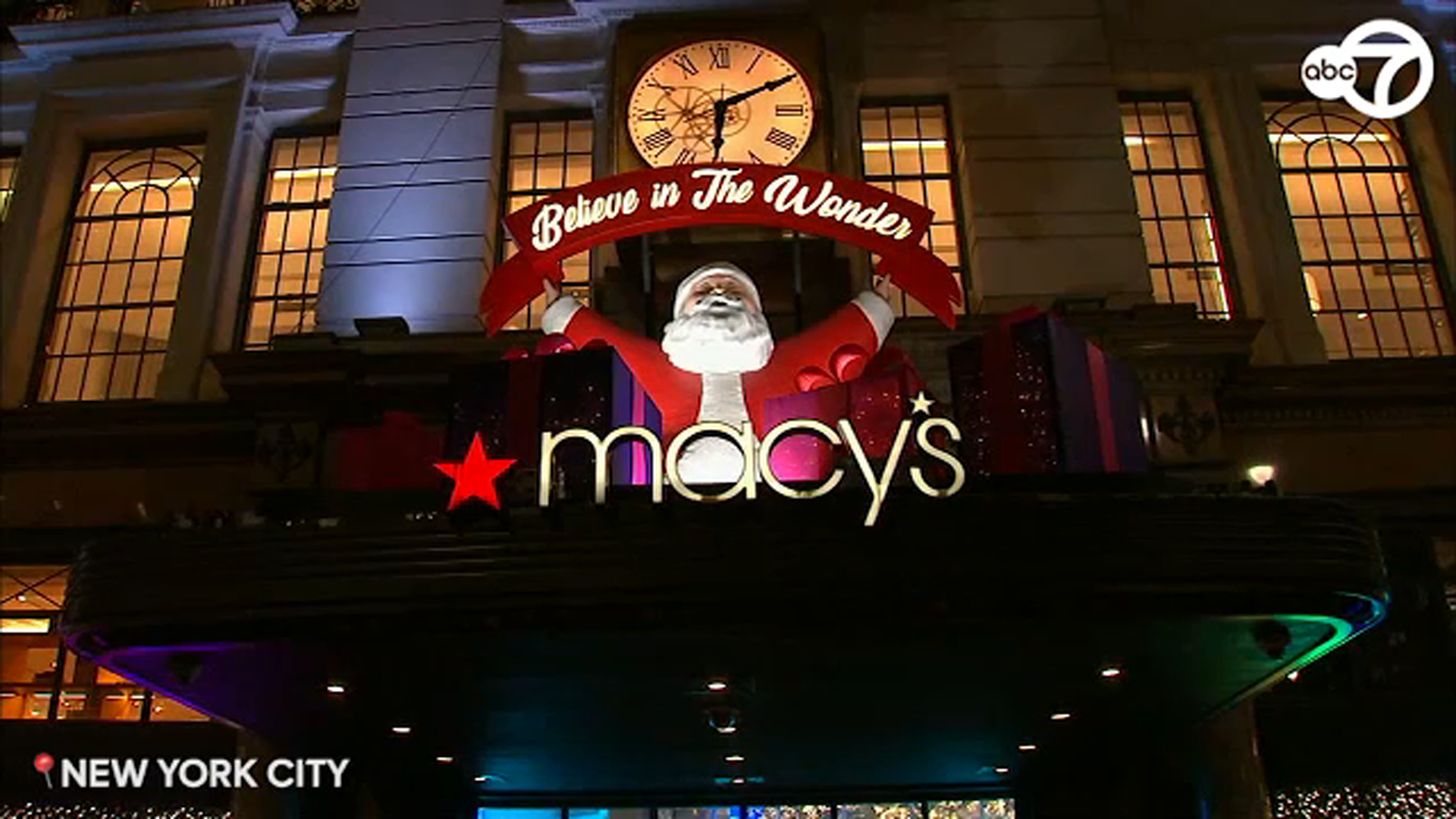 Macy Amp 39 S Unveils Its Iconic Holiday Windows In New York City For 2019