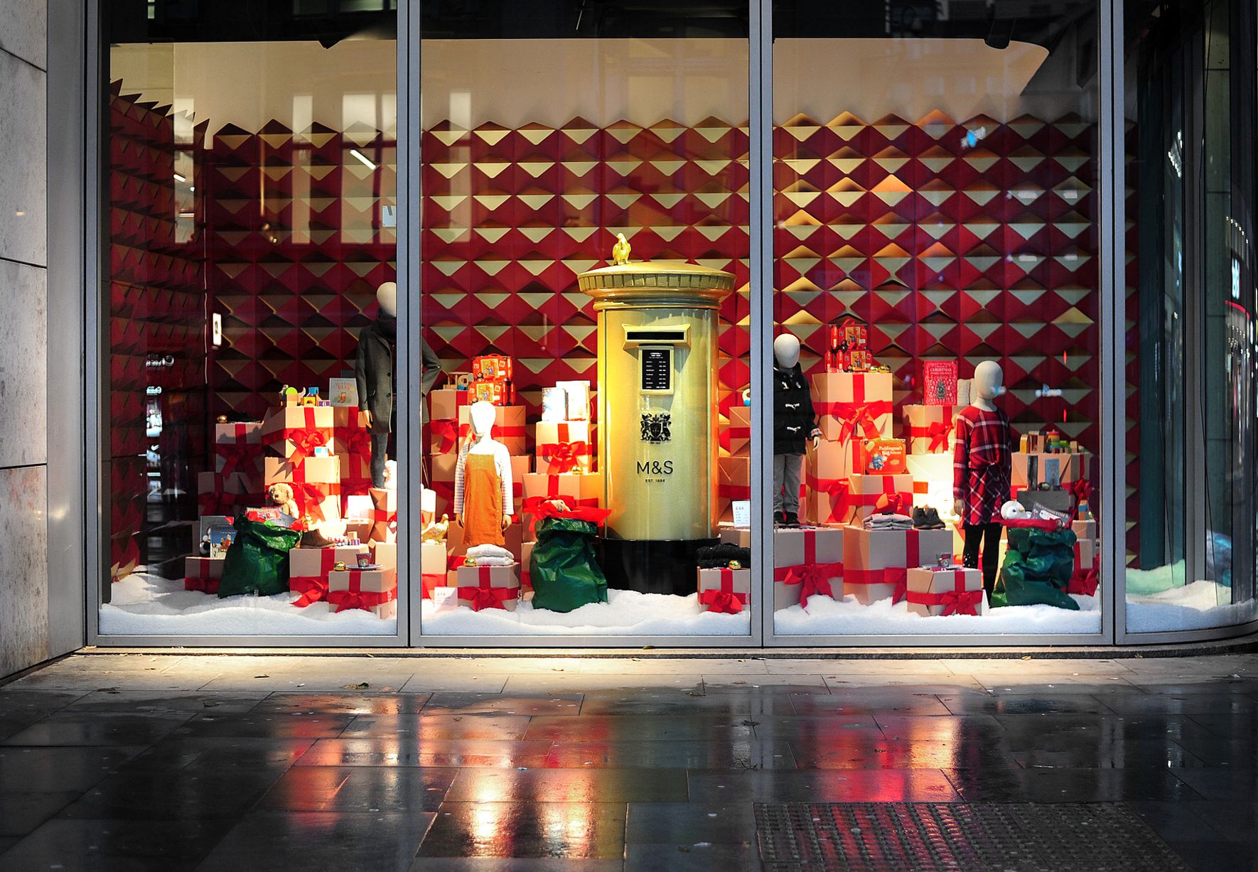 Manchester S Best Christmas Windows Displays At Shops And Restaurants