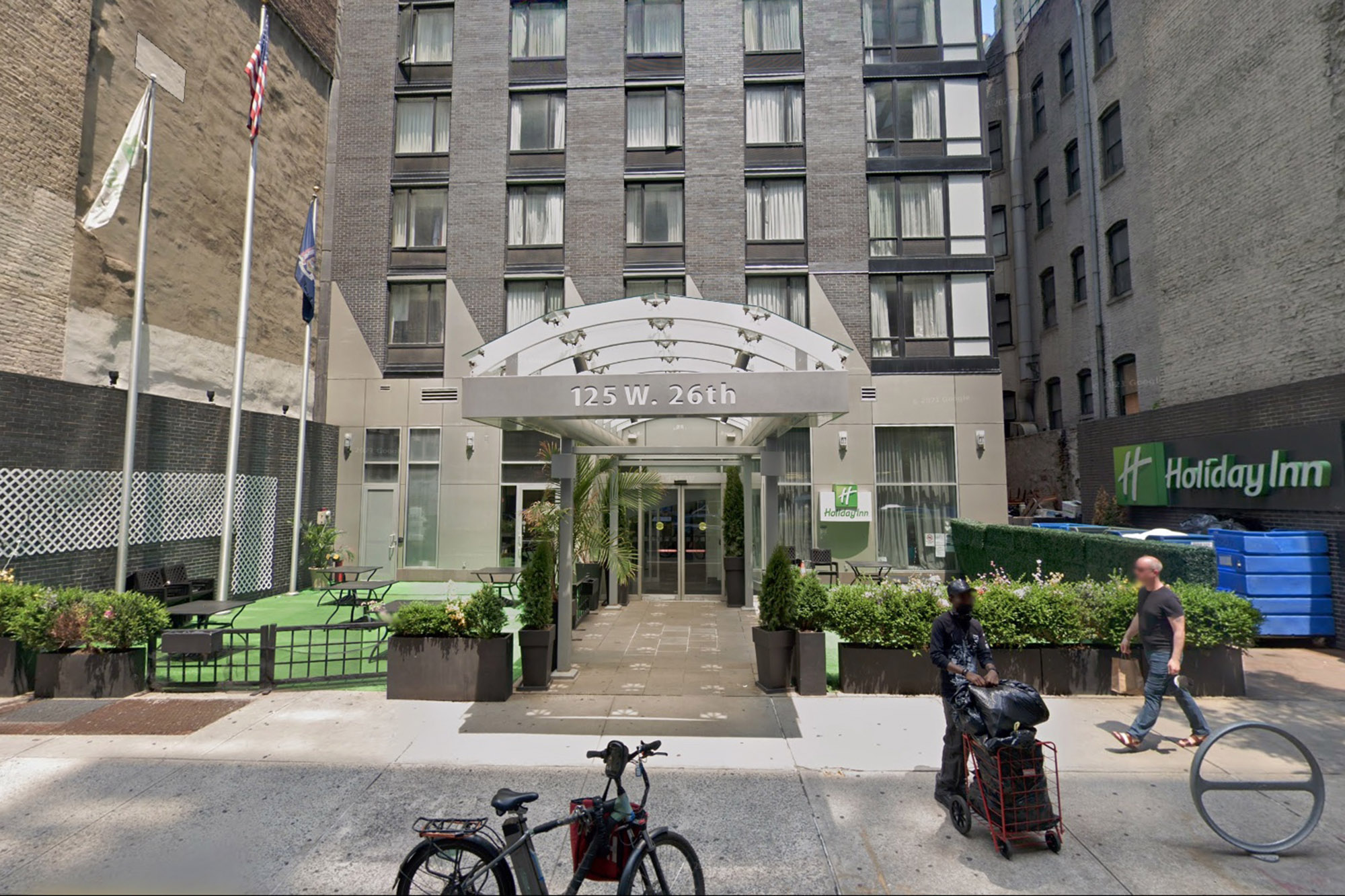 Manhattan Holiday Inn Sells At A Huge Loss In Covid Trend