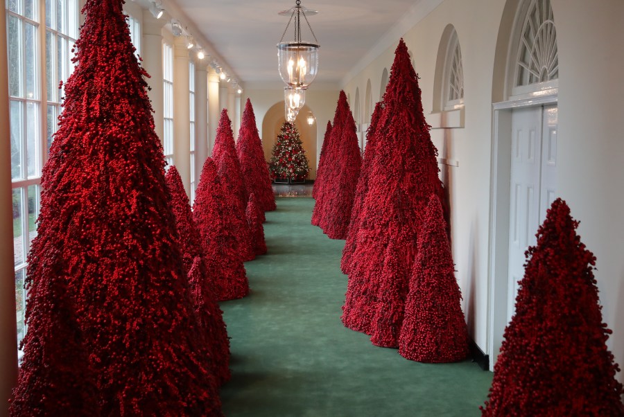 Melania Trump Amp 39 S White House Christmas Decorations Will Give You Fomo Metro News