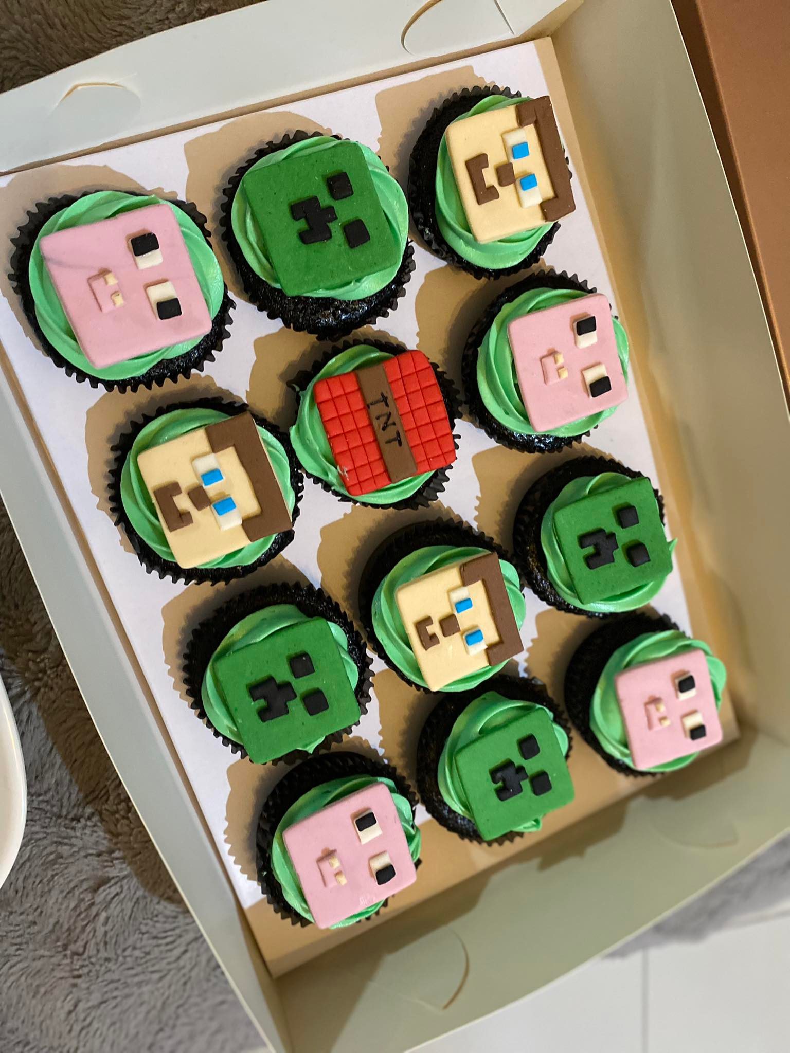 Minecraft Cupcakes With Edible Decorations Cakeindulge Ph