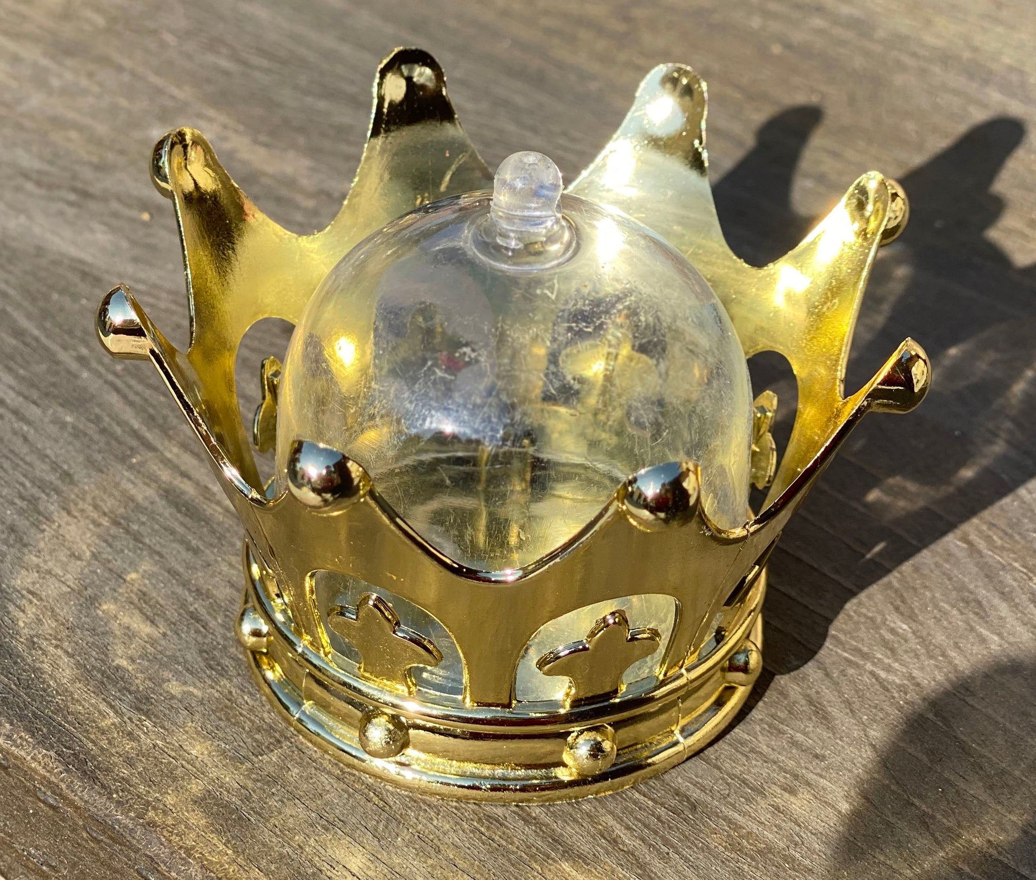 Mini Plastic Gold Crown Decoration Favor With Clear Dome Lids Craftscentral Net