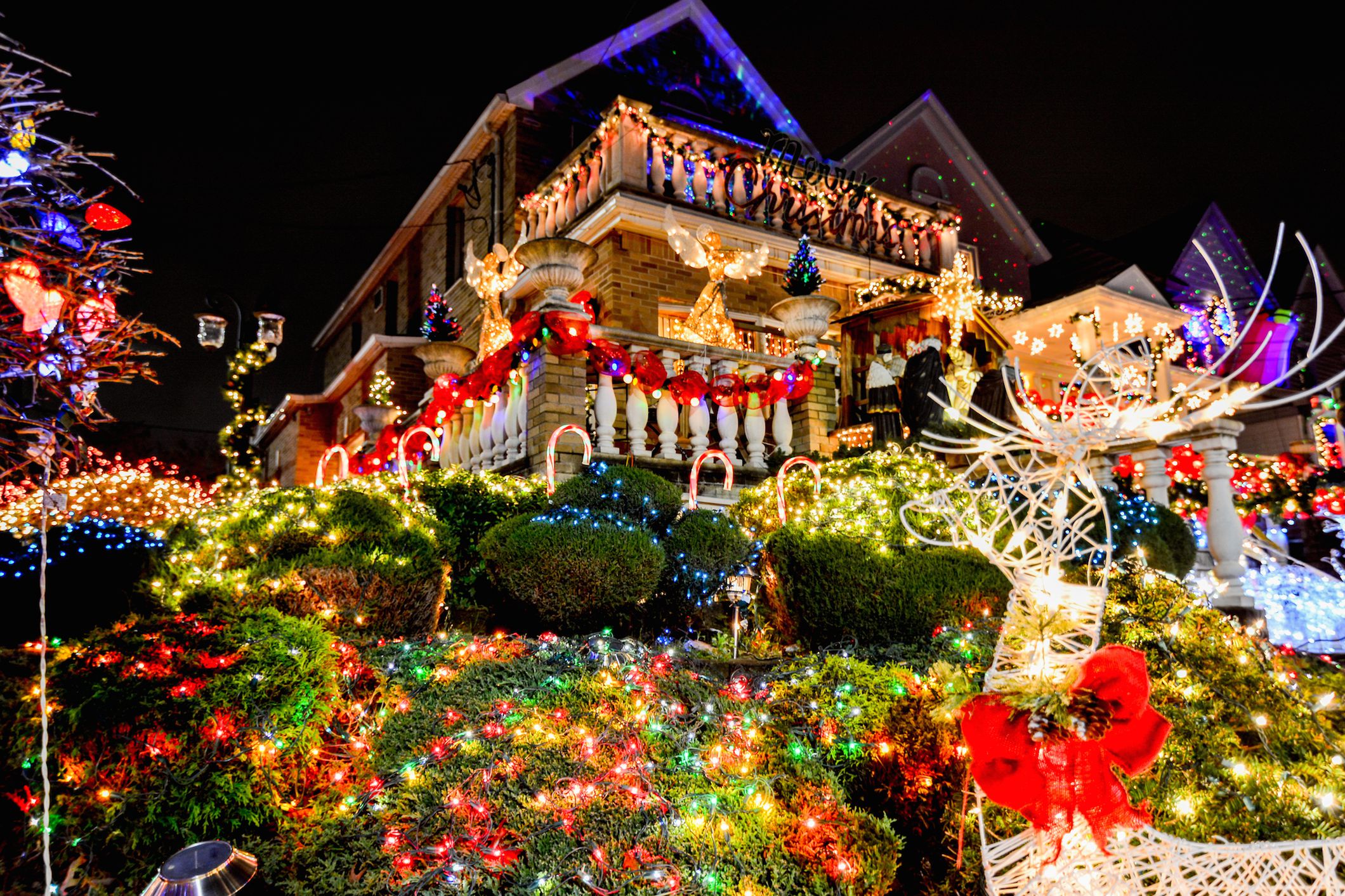 Nyc Neighborhood With The Best Christmas Decorations Dyker Heights