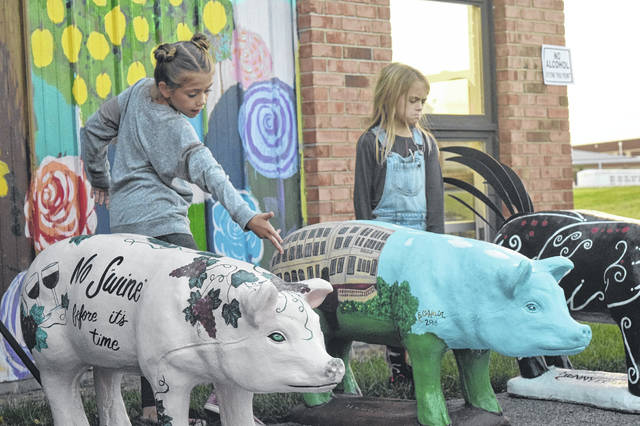 Painted Pigs Raise Money For Pcaa The Register Herald