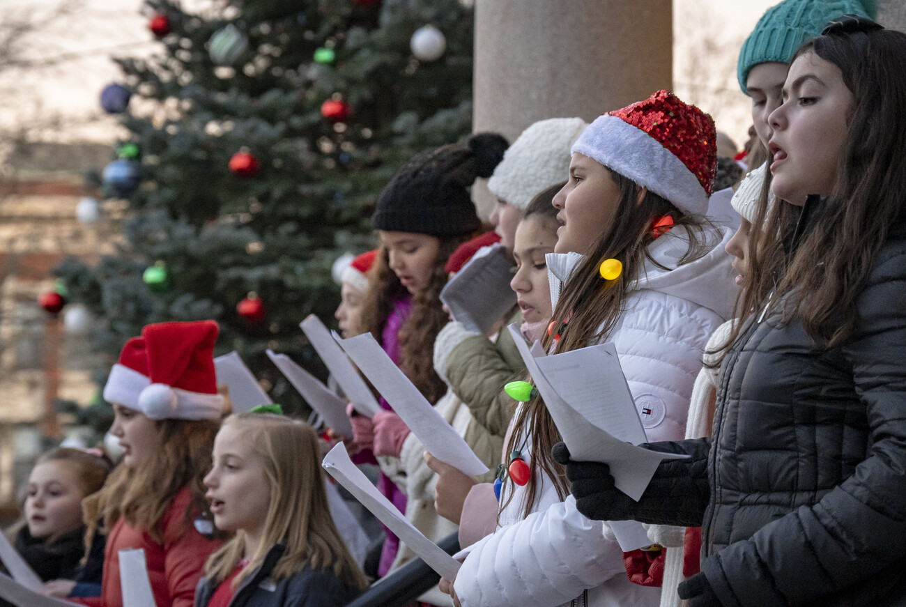 Peabody Launches Holiday Season With Annual Holiday Stroll Itemlive