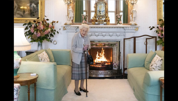 Queen Elizabeth Last Photo She Was Frail But In Good Spirits Story