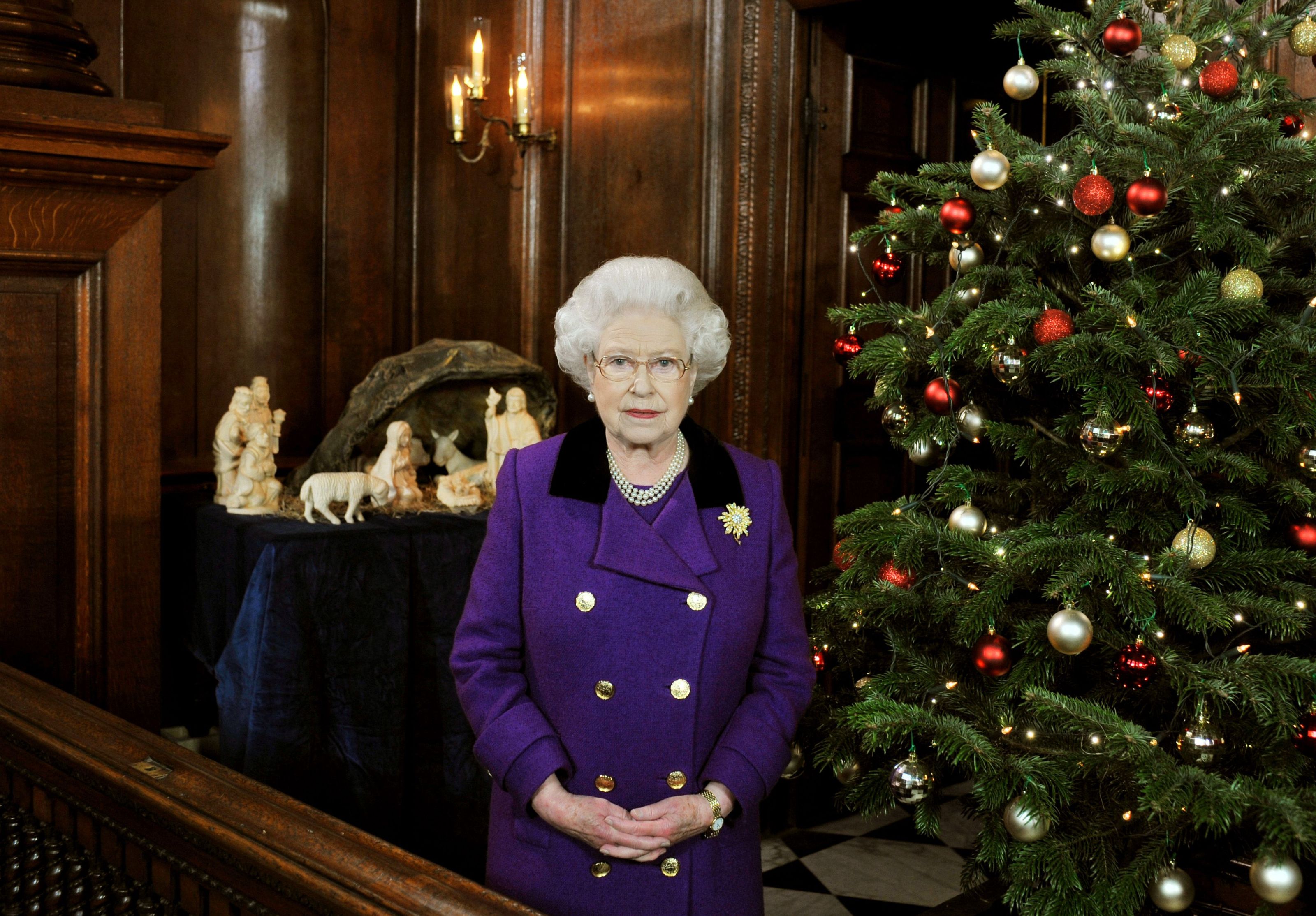 Queen Elizabeth S Christmas Speech Style Then And Now Photos