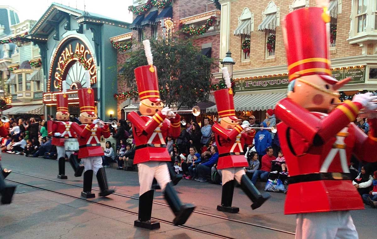 Revealed The Best Time To Go To Disneyland The Family Vacation Guide