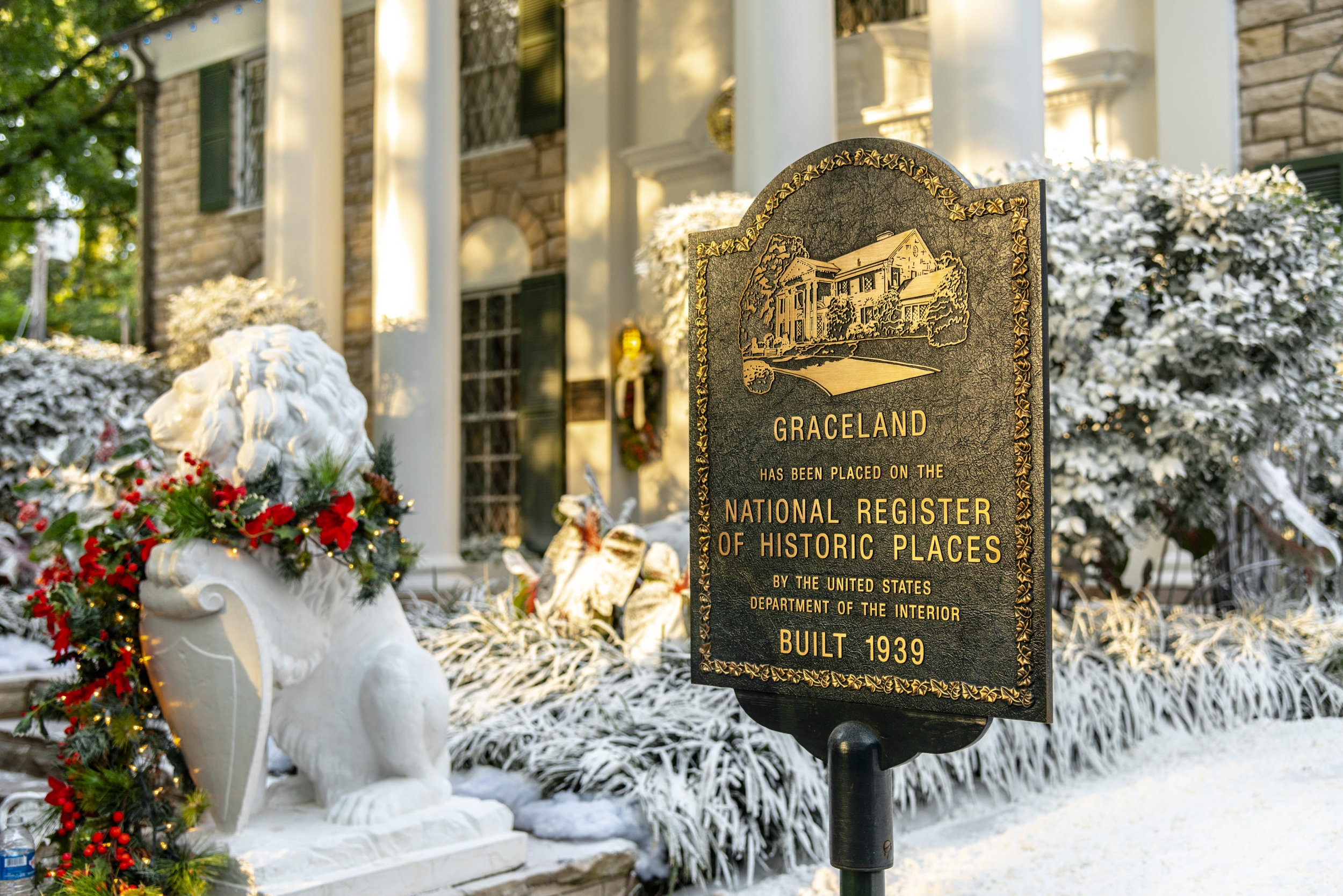 Set Photos From Christmas At Graceland 13