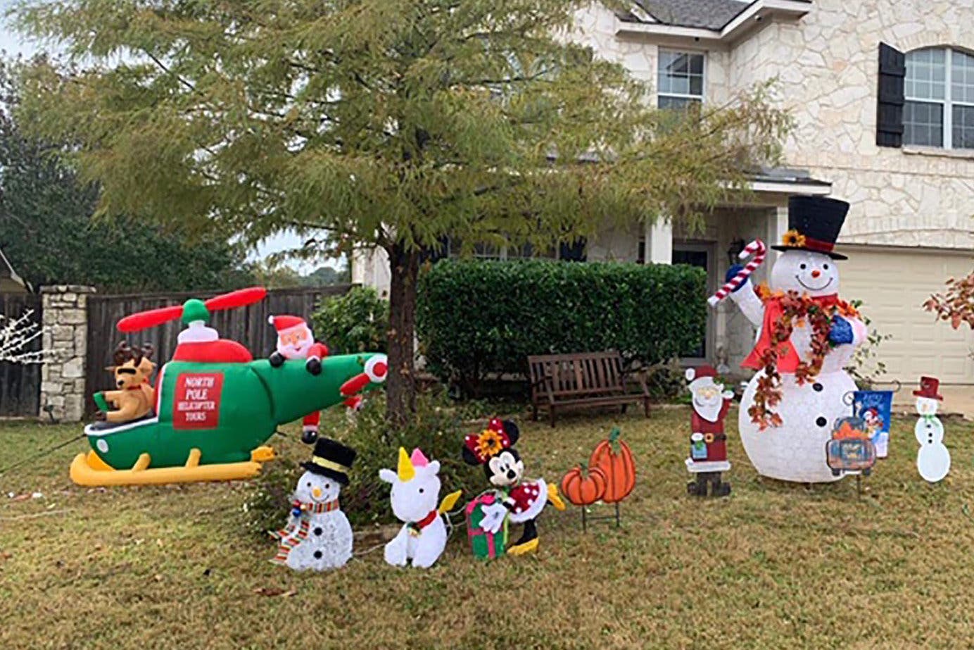 Study People Who Put Up Christmas Decorations Early Happier Healthier Iheart