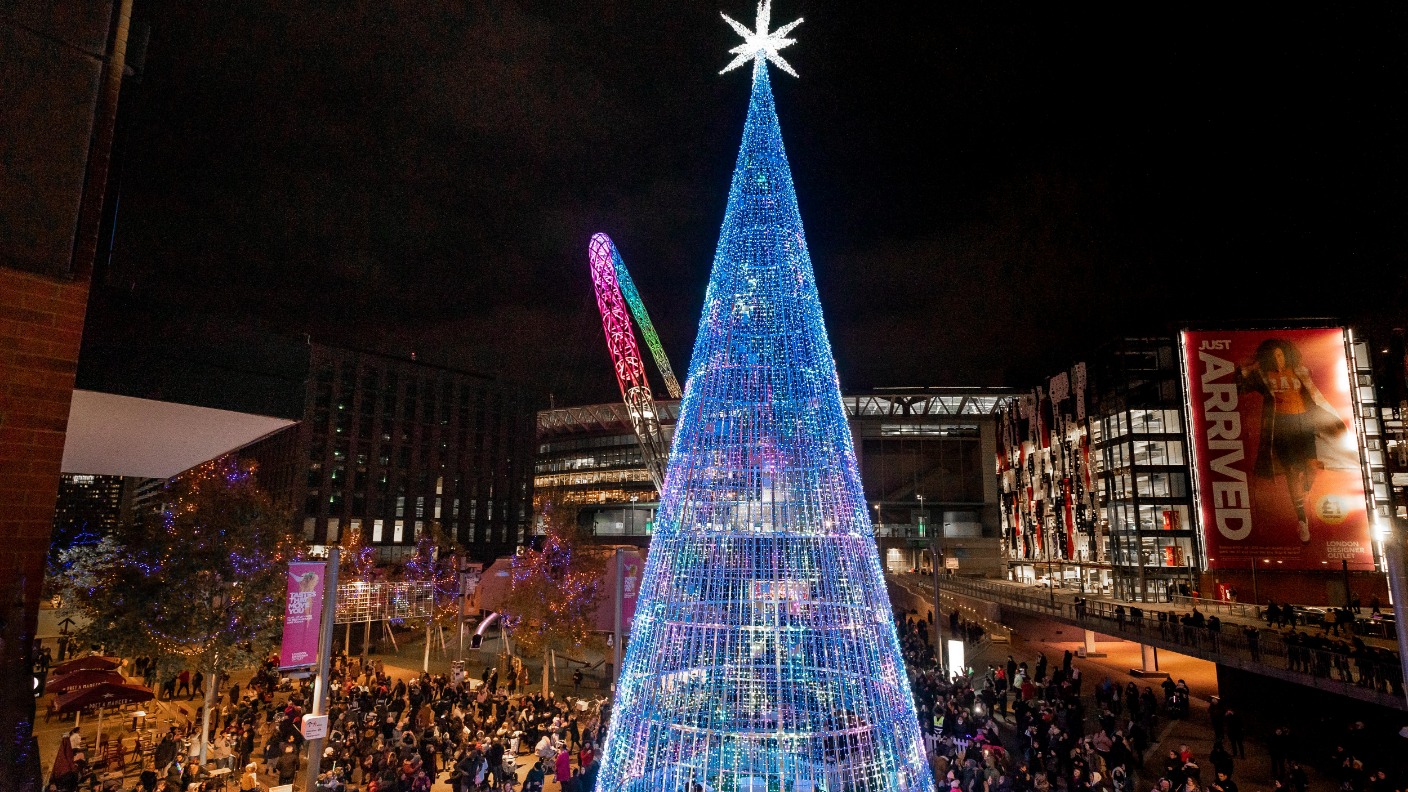 Tallest Led Christmas Tree In London Unveiled In Wembley Park Itv News London