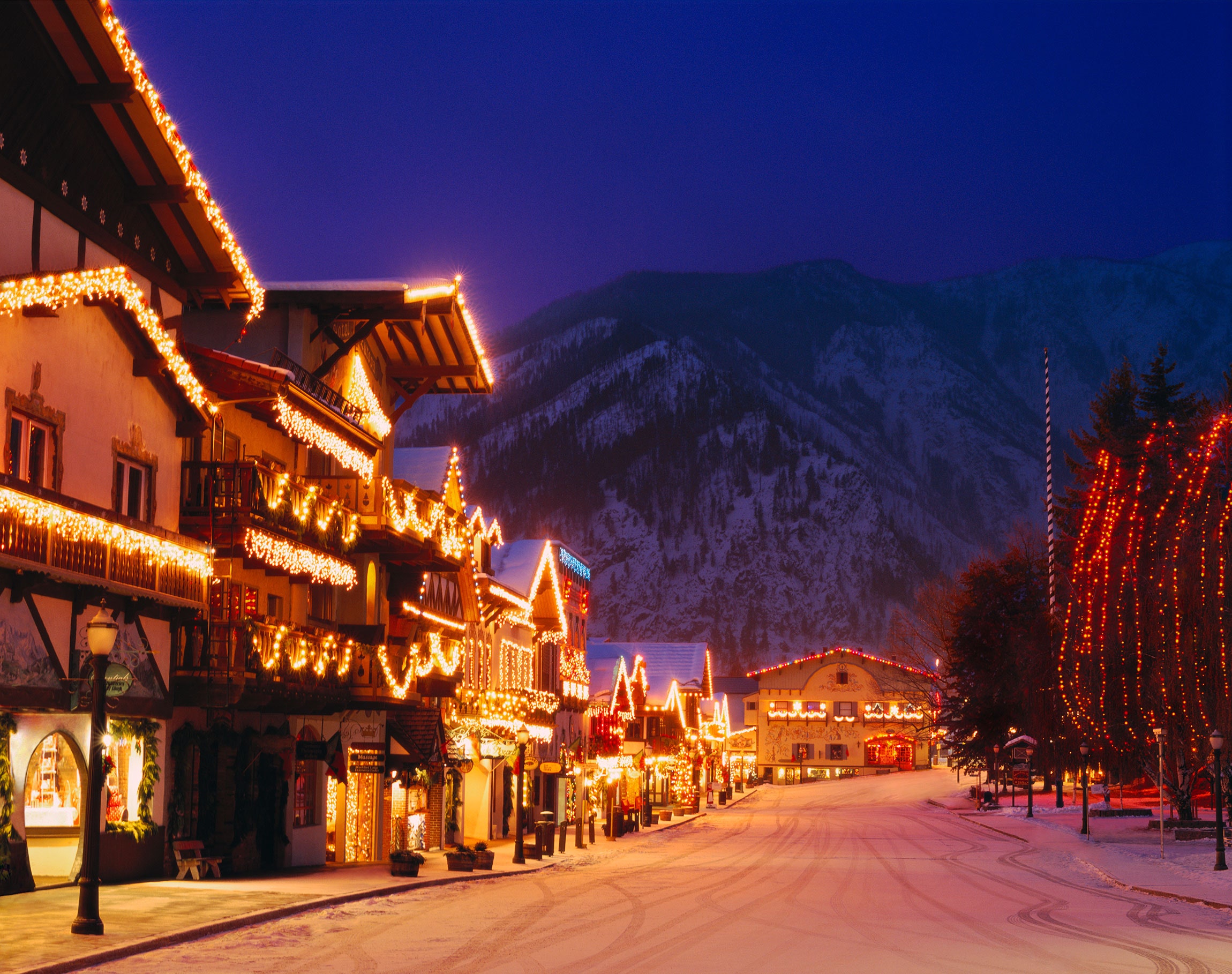 The 27 Best Christmas Towns In The U S A Full Of Holiday Magic