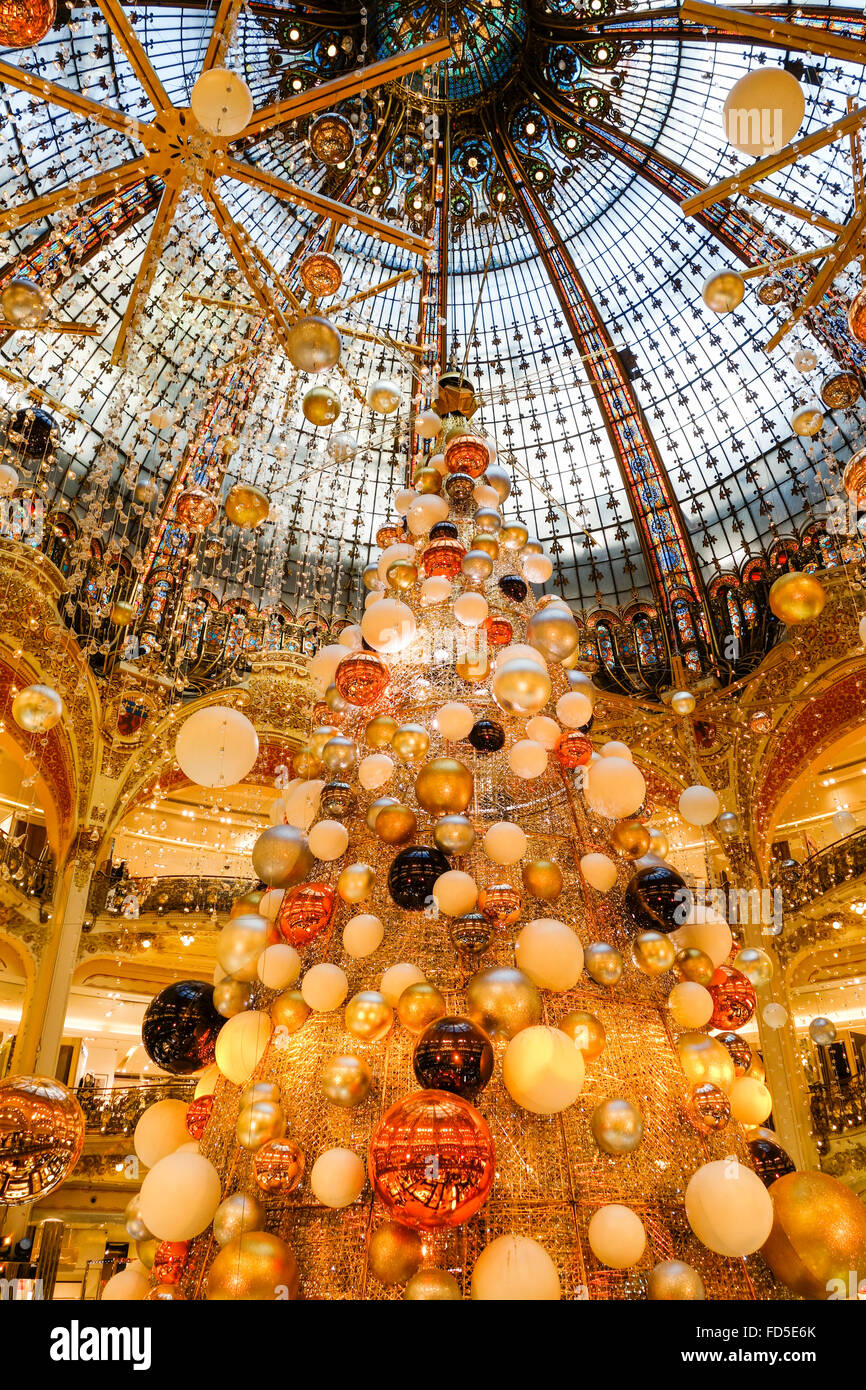 The Dome Interior Christmas Tree Decorations At Galeries Lafayette