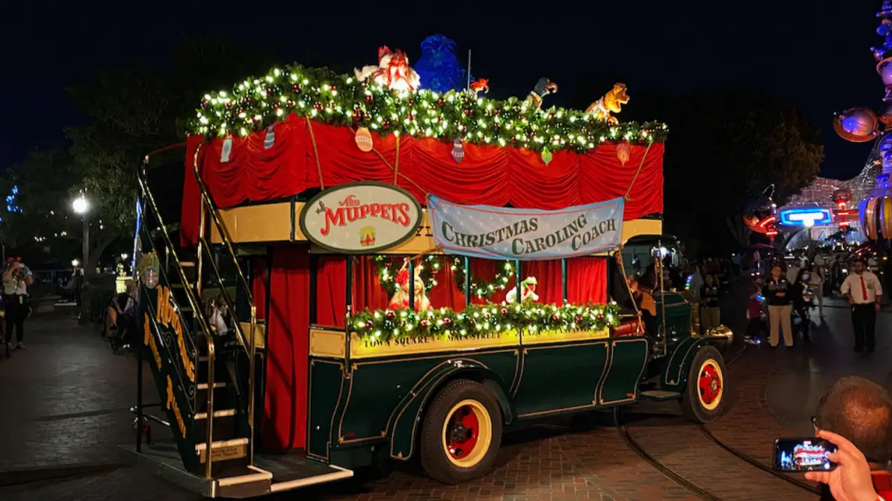 The Most Merriest Disneyland Christmas Holiday Season Guide