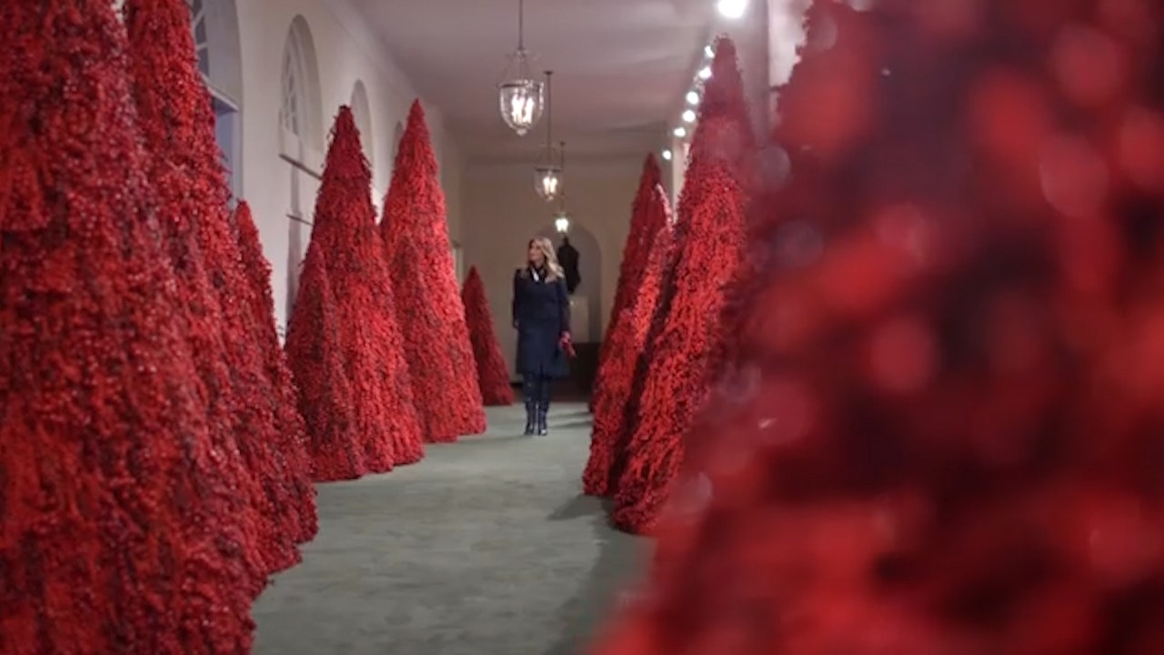 The White House Unveils Its Christmas Decorations Cbs News